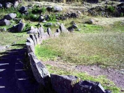 Another monolith discovered by Max Portugal in 1948 in Pokotia.