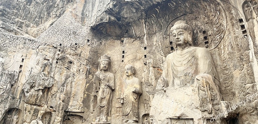 More colossal Buddha statues carved into rock niches at Yungang, to underline the incredible precisi