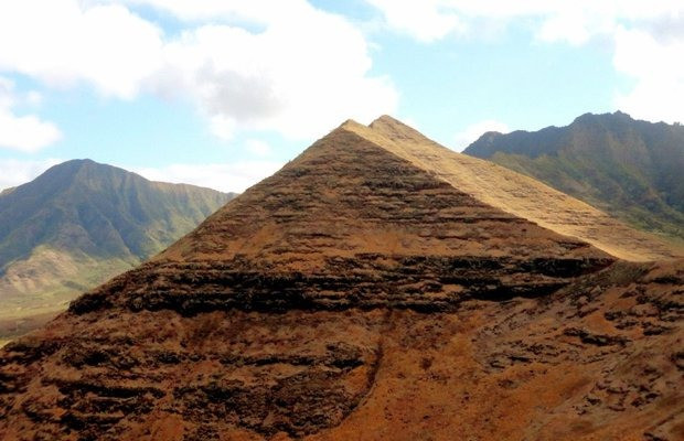 The Hawaiian Pyramid. Photo by Coty Gonzales (2012).