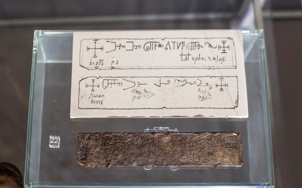 The mystery of the lead tablet with an unknown writing of the 13th-14th century