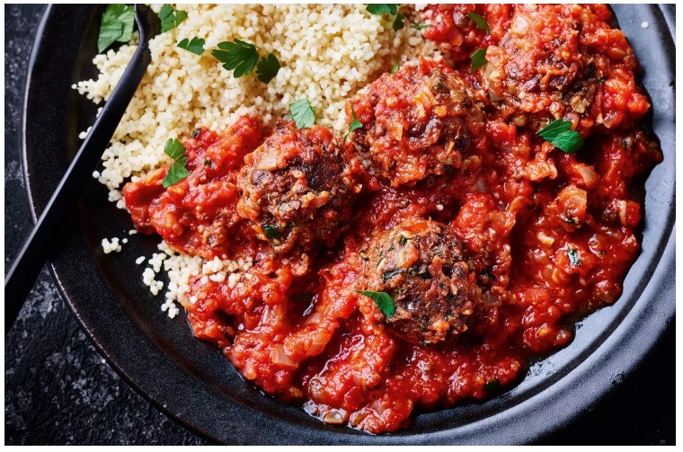 Lentil ‘meatballs’ with tomato & chilli