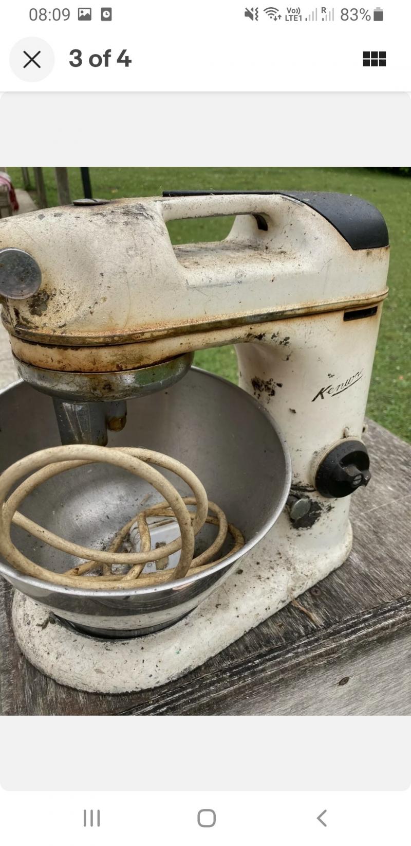 Why this vintage object has two bids?