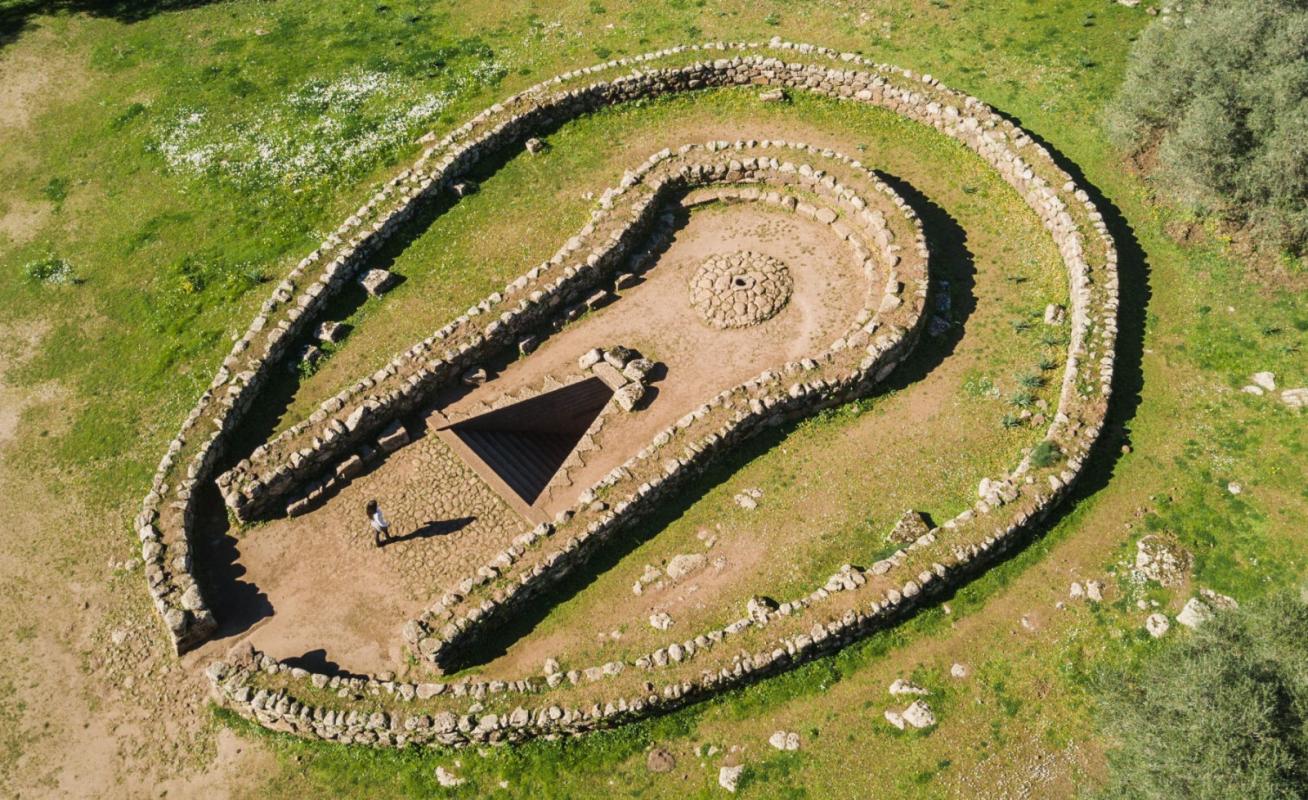 Example of trapezoidal architecture: Well of Santa Cristina, in Sardinia.