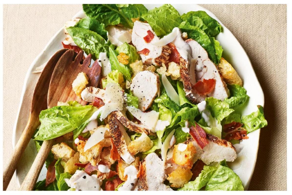 Flamegrilled chicken & baconcaesar salad