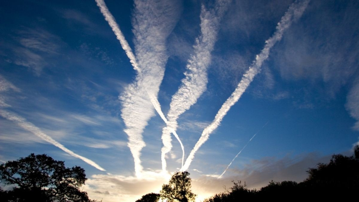 Chemtrails: Understanding Contrails and Aviation Misconceptions