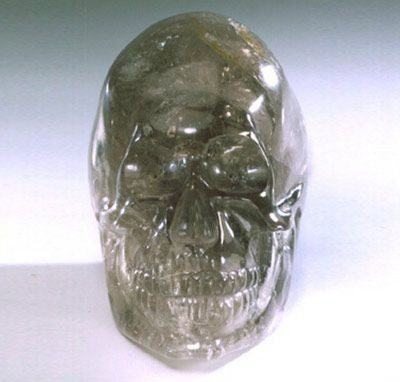 The skull called ET in smoky quartz, found in Mexico in the early 1900s. The properties of quartz ar