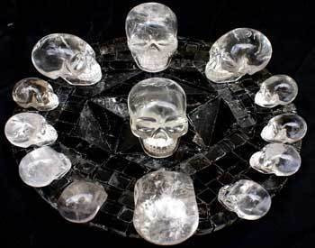 The thirteen skulls of destiny in a hypothetical meeting. It is clear that the central skull is prec