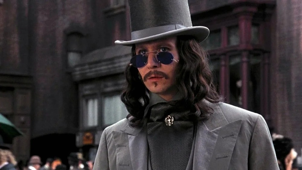 Gary Oldman is the protagonist of Bram Stoker's Dracula , directed by Francis Ford Coppola in 1992, 