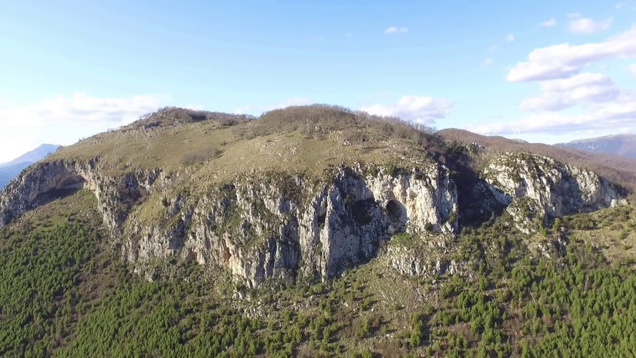 The U-shaped slopes of Monte Cavuto, so called due to the countless caves that cross it: the shape o