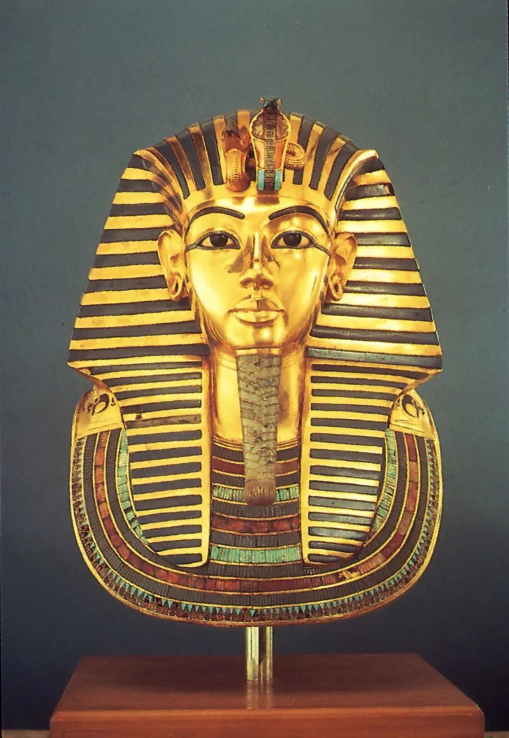 Two depictions of Tutankhamun, an indirect descendant of Akhenaten and partial restorer of the ancie