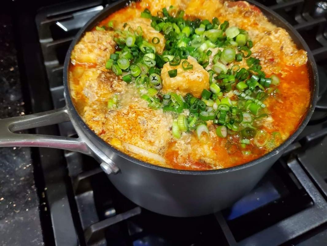 Crab, tomatoes noodle soup - Vietnamese