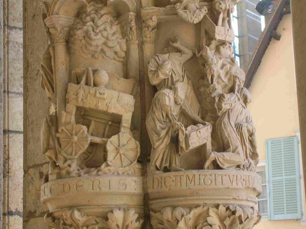 The Ark of the Covenant depicted on a column in Chartres Cathedral, France. The cathedral is said to