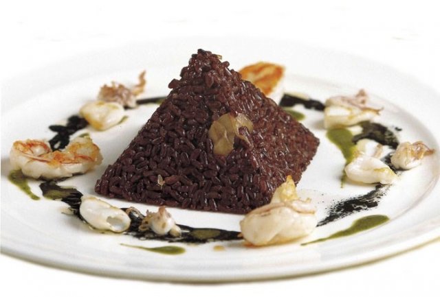 Venere Black Rice Pyramid by Gualtiero Marchesi