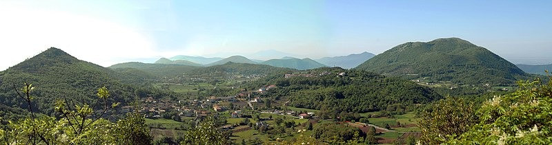 The incredible panorama of the Trebulani Mountains seen from Liberi. Note on the left the pyramidal 