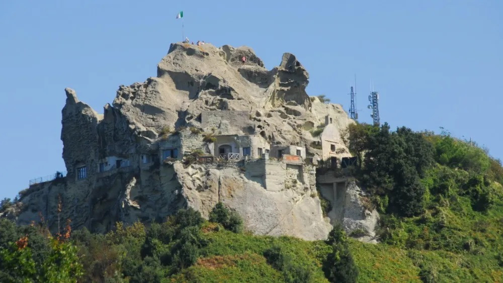 Mount Epomeo in Ischia is an ancient seabed raised by volcanic activity: here would open an entrance