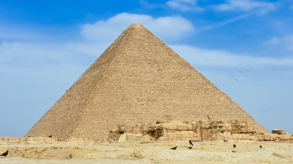 The Great Pyramid is built of limestone blocks weighing 50 to 200 tons, with megalithic boulders in 