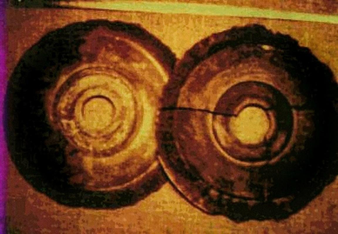 The only indisputably authentic photo of the Bayan-Kara-Ula Discs. The image was taken by Ernst Wege