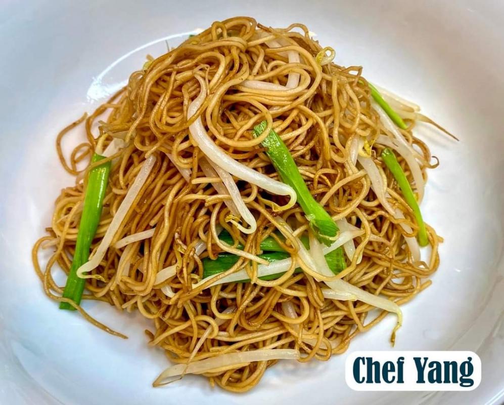 Soy Sauce Fried Noodles (豉油王炒面)