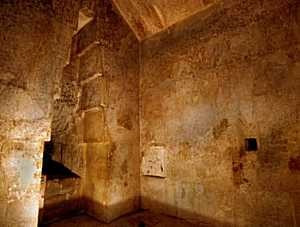 The Queen's Chamber also in the Pyramid of Cheops shows this strange trapezoidal-pyramidal opening i