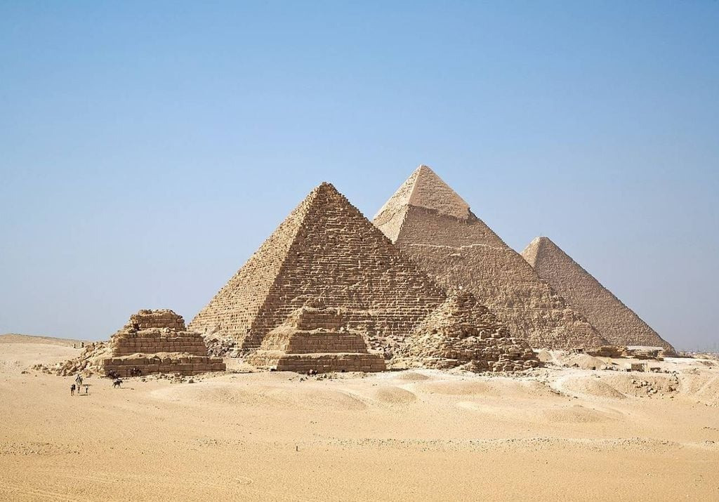 The pyramids of Giza, Egypt. In the center, the Pyramid of Cheops, the largest of all.