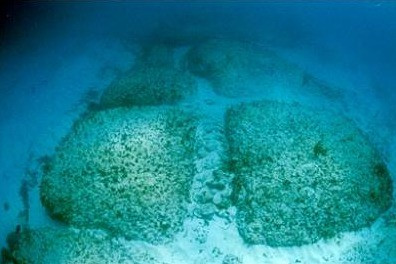 The mystery of the Bimini walls