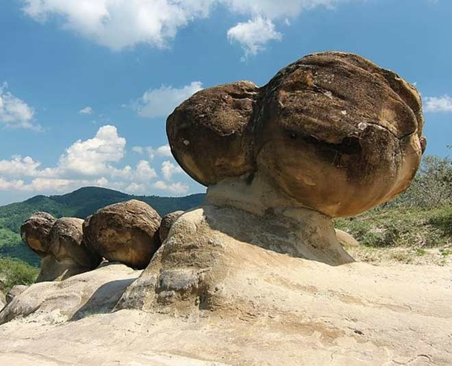 The Extraordinary Phenomenon of Romania’s “Living Rocks”