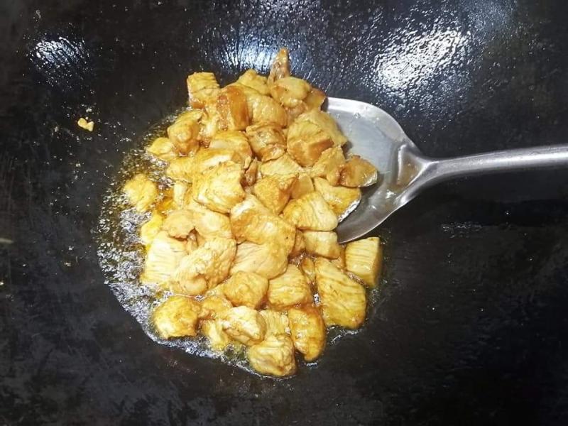 Kung Pao Chicken(宫保鸡丁), the typical Sichuan dish