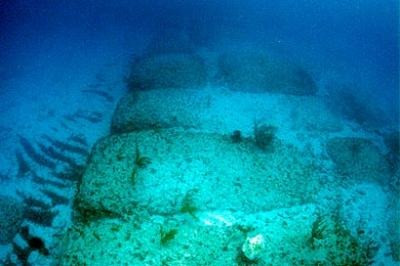 The mystery of the Bimini walls