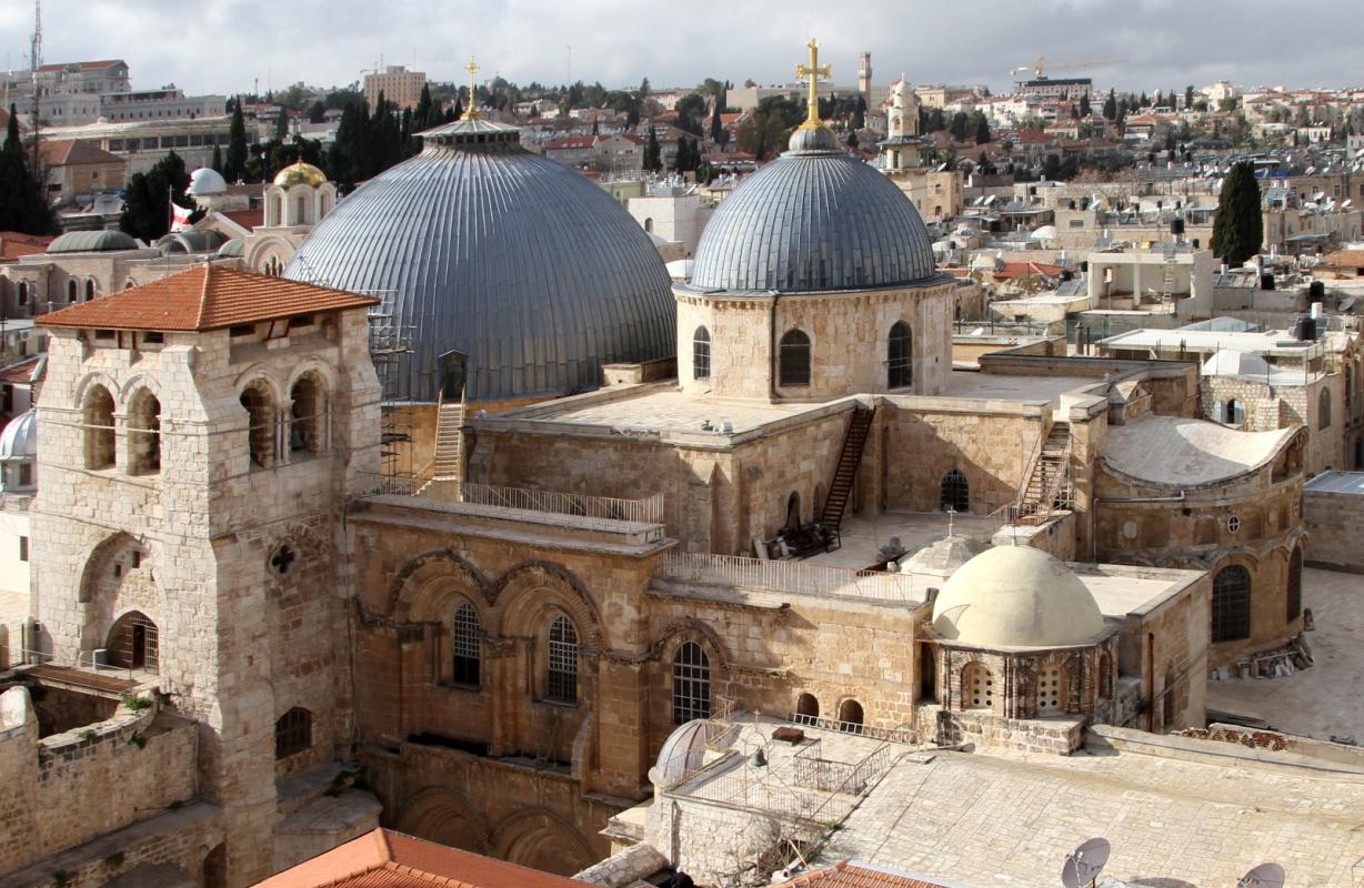 The Basilica of the Holy Sepulcher is located half a kilometer from the Dome of the Rock and accordi
