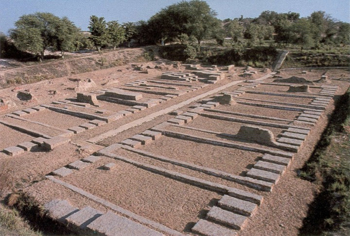 Harappa displays the same architecture as its twin city. Note a sewer line showing the usual trapezo