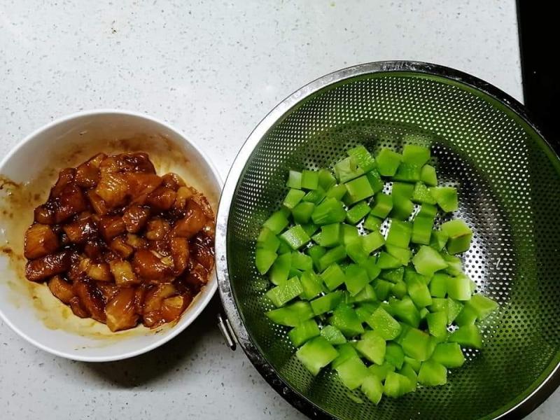 Kung Pao Chicken(宫保鸡丁), the typical Sichuan dish