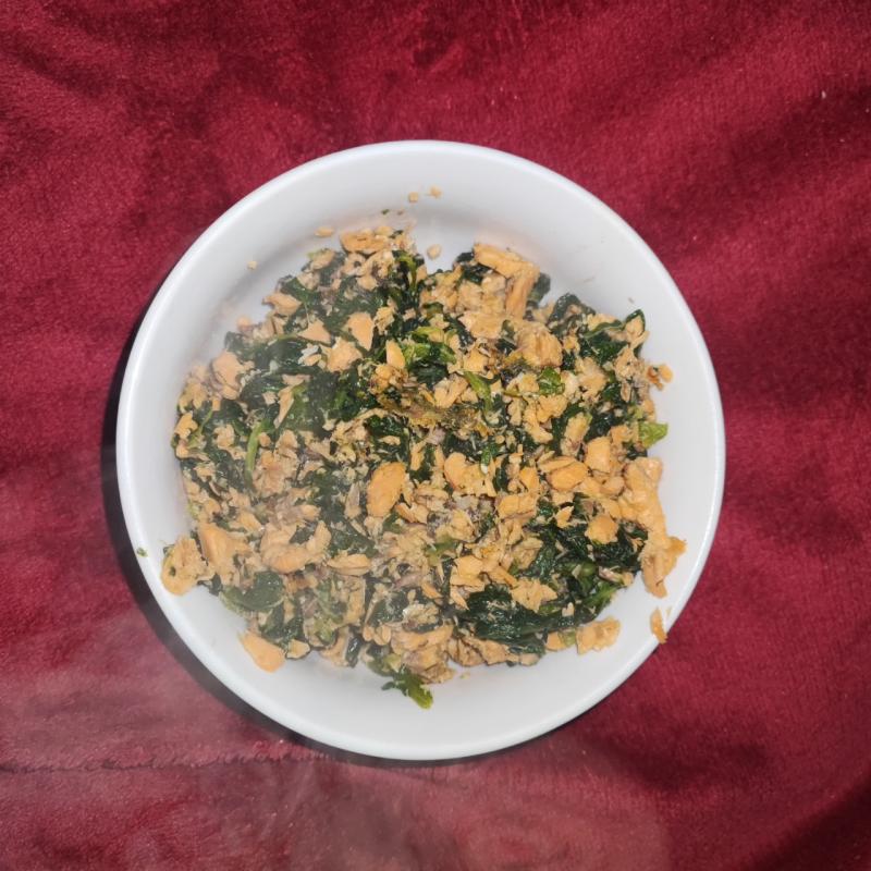 Spinach + tuna in can