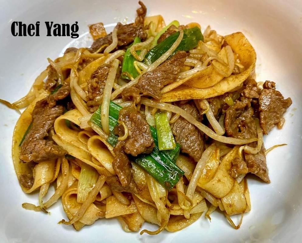 Beef Chow Fun (干炒牛河)