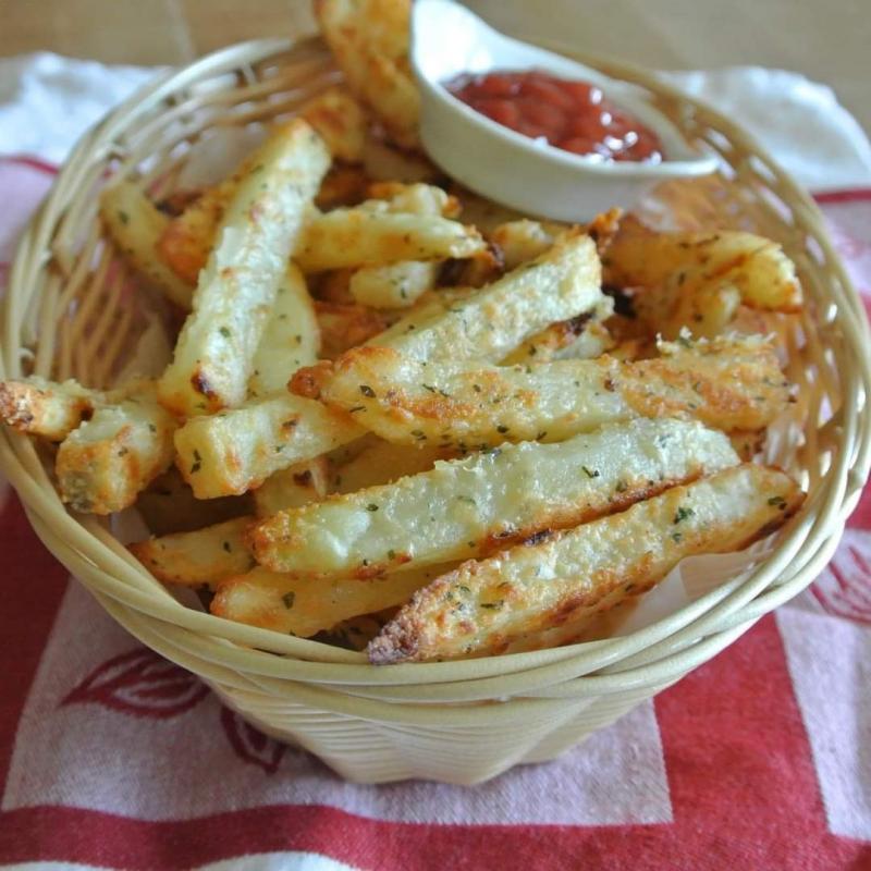 BAKED GARLIC PARMESAN FRIES