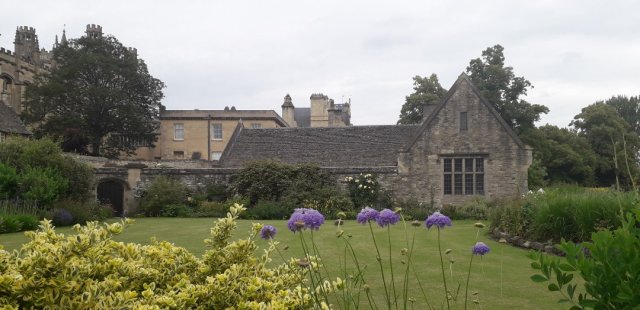 War memorial garden 