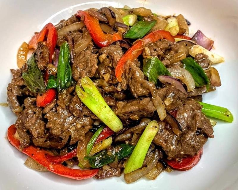 Stir-fried Beef with Scallions 蔥爆牛肉